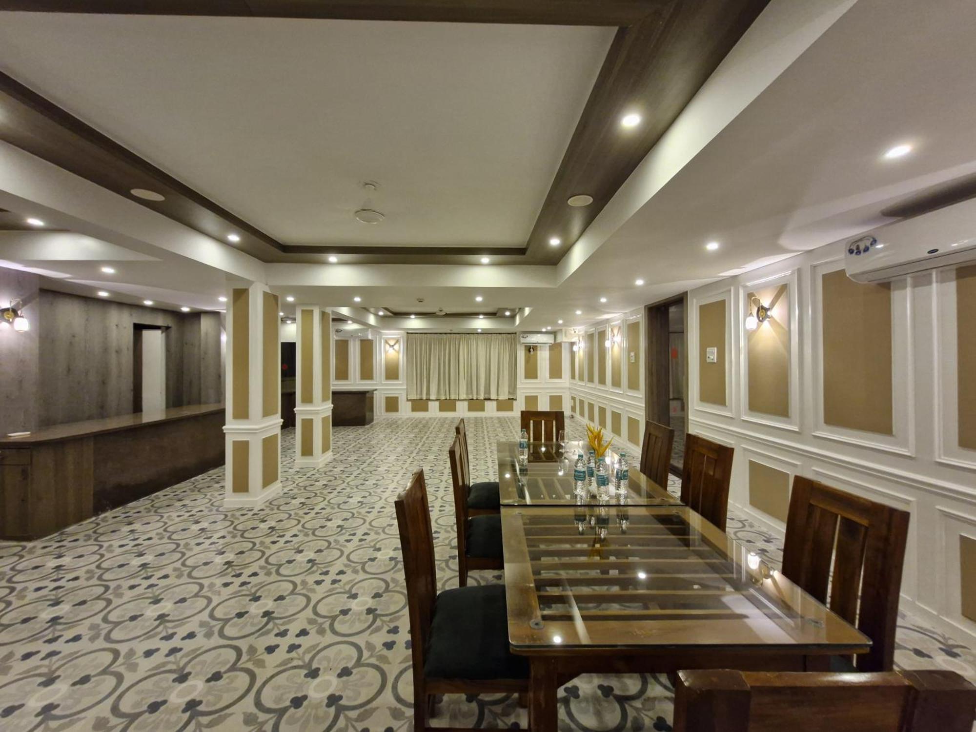 Golden Landmark Green Valley Beach Resort Dona Paula Esterno foto