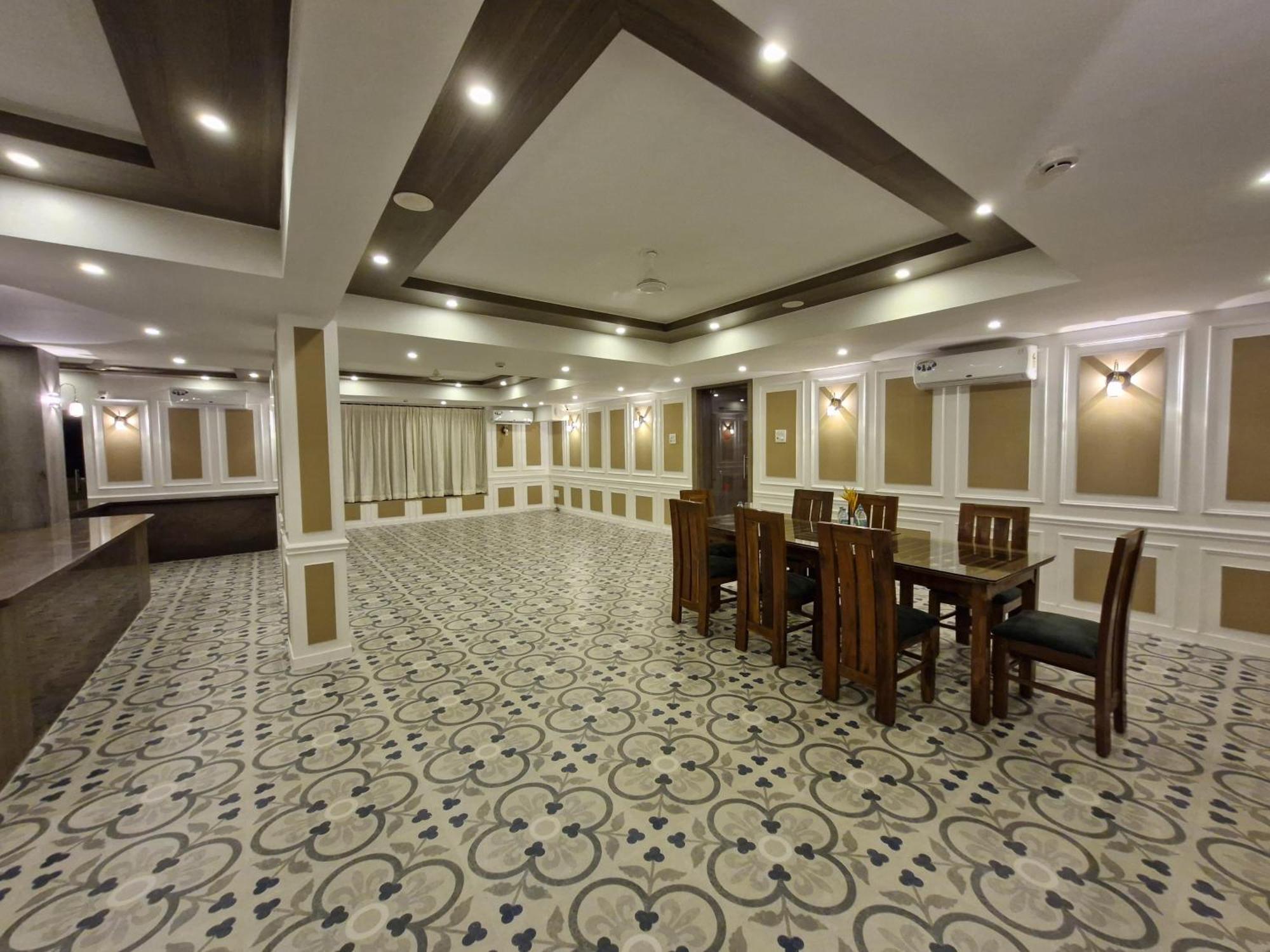 Golden Landmark Green Valley Beach Resort Dona Paula Esterno foto