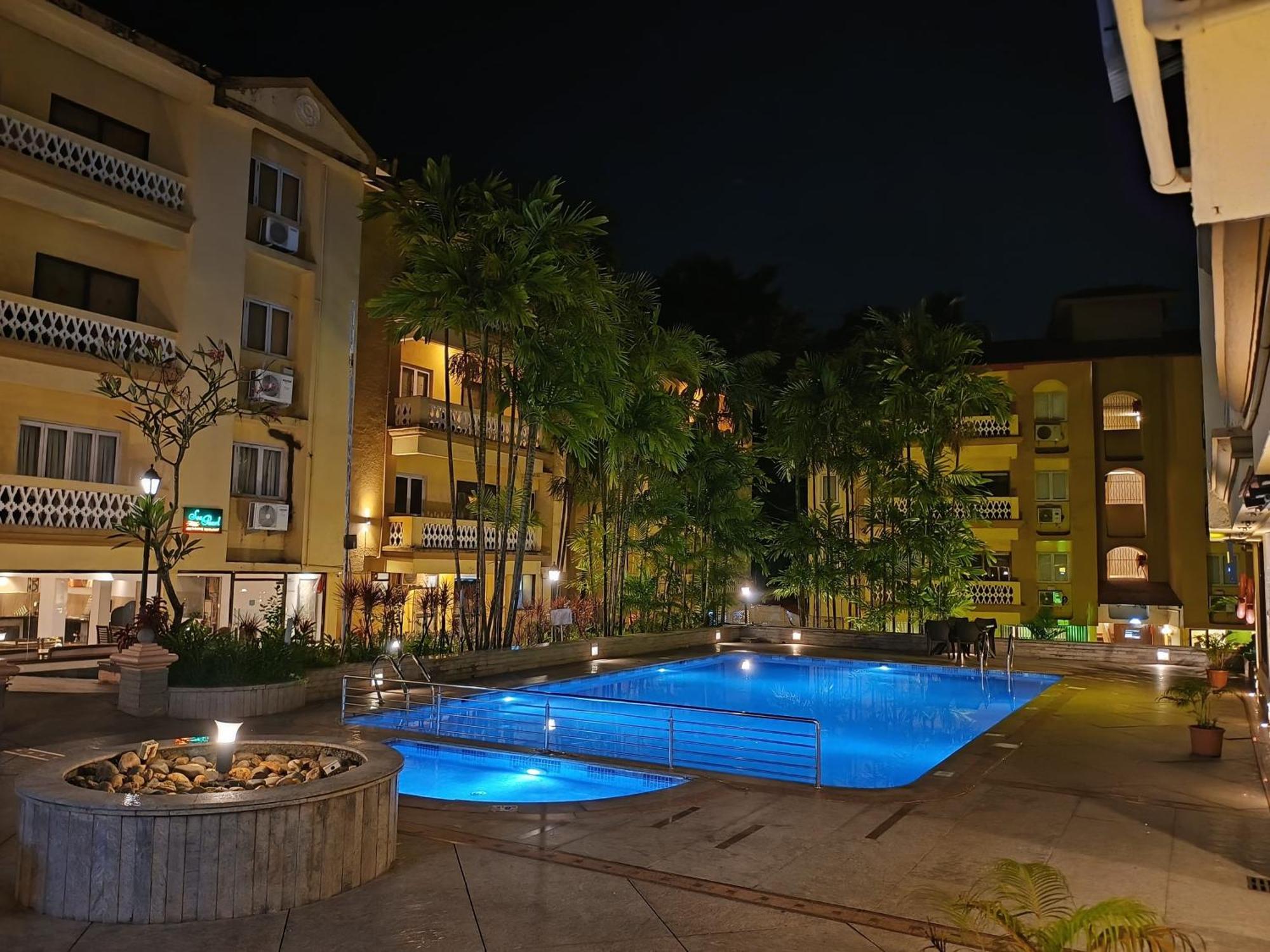 Golden Landmark Green Valley Beach Resort Dona Paula Esterno foto