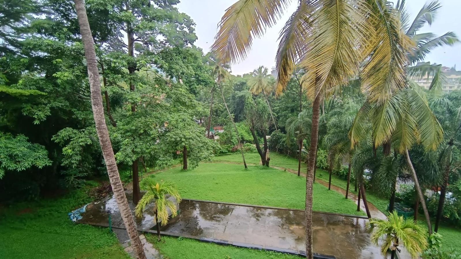 Golden Landmark Green Valley Beach Resort Dona Paula Esterno foto