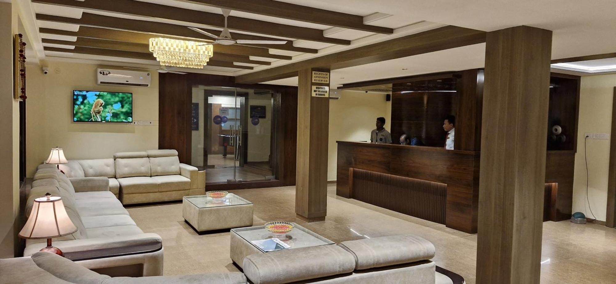 Golden Landmark Green Valley Beach Resort Dona Paula Esterno foto