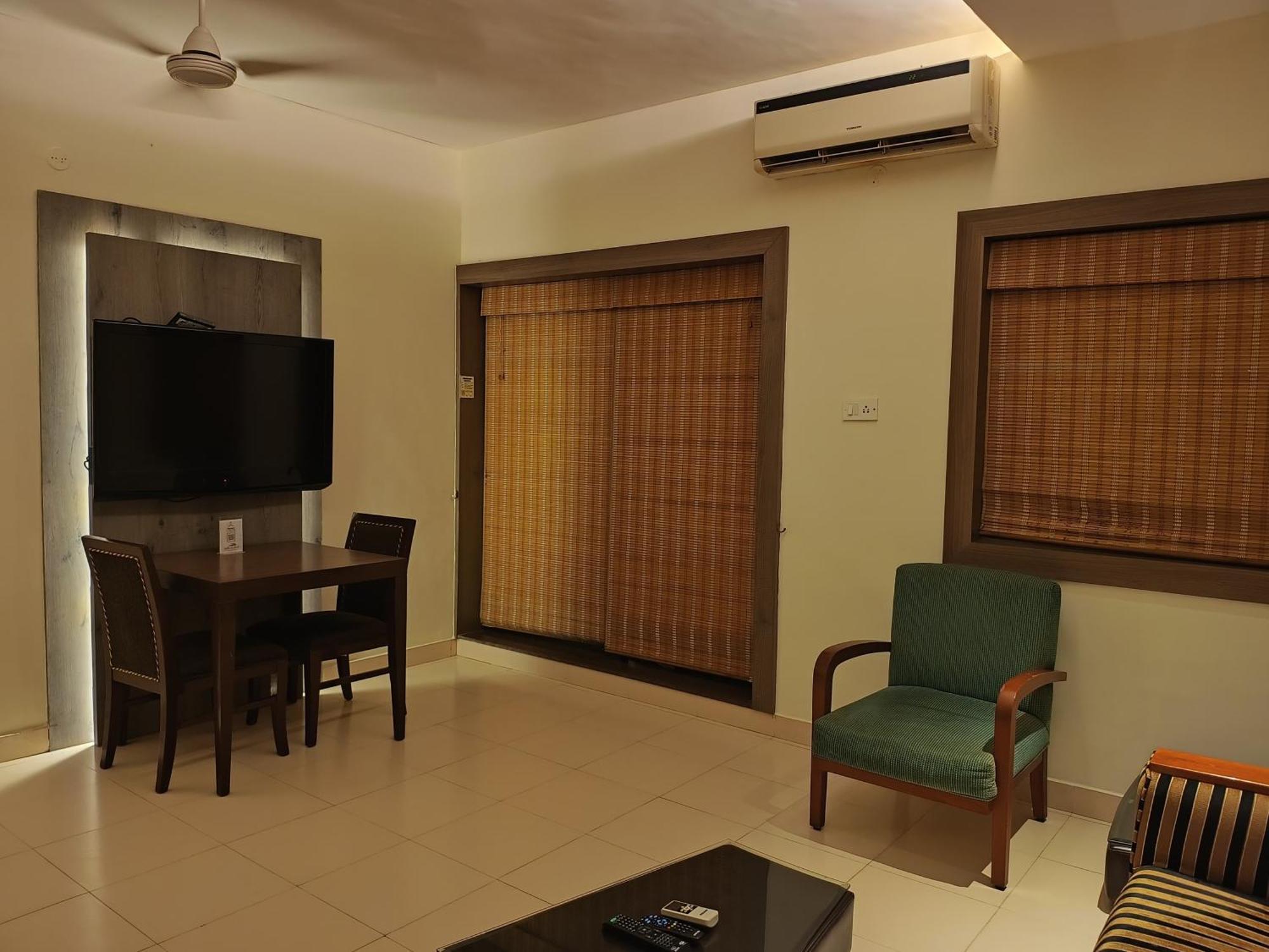 Golden Landmark Green Valley Beach Resort Dona Paula Esterno foto