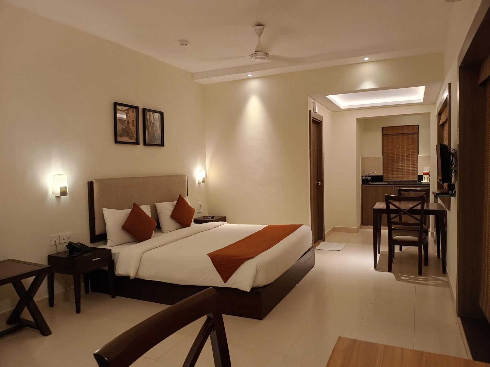 Golden Landmark Green Valley Beach Resort Dona Paula Esterno foto