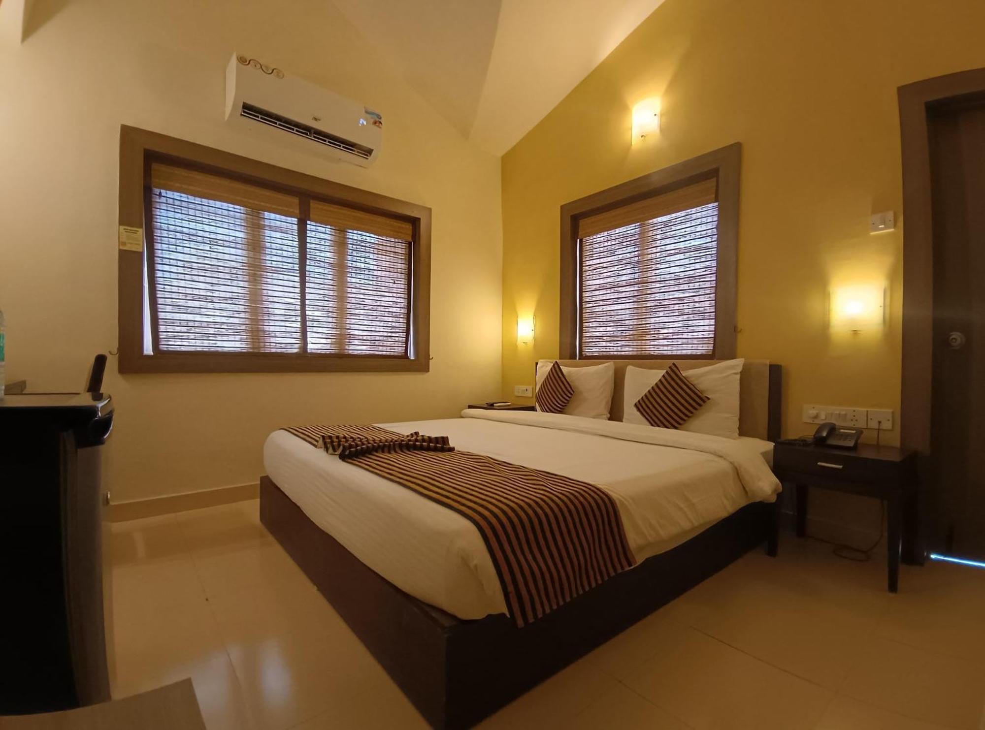 Golden Landmark Green Valley Beach Resort Dona Paula Esterno foto