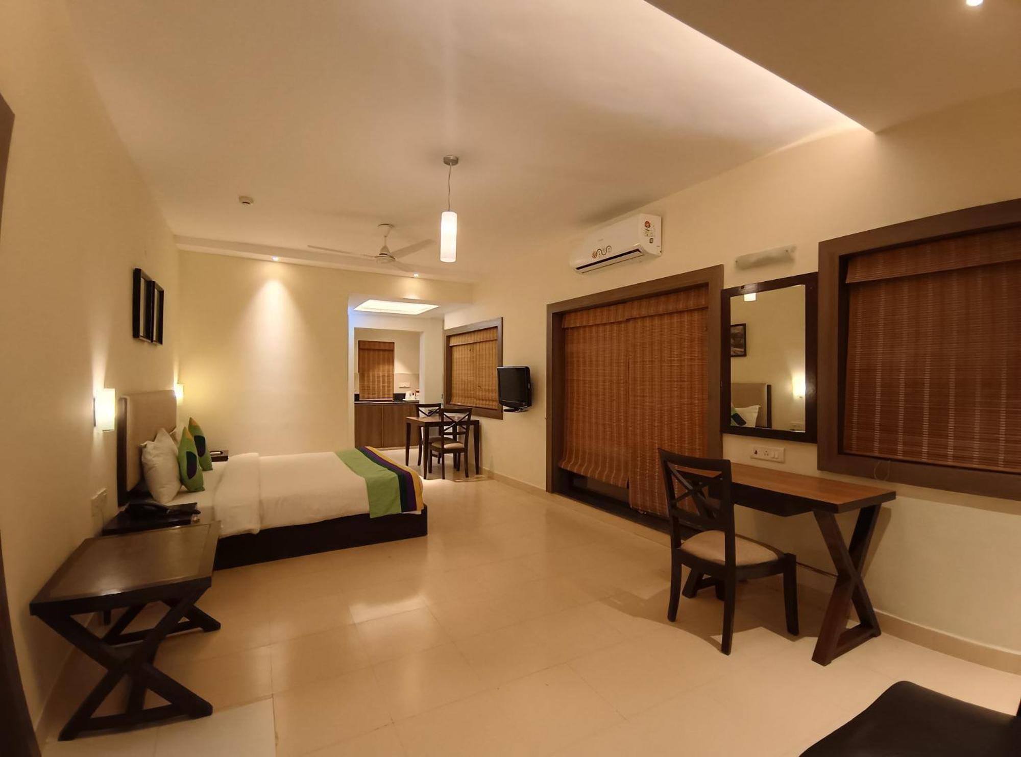 Golden Landmark Green Valley Beach Resort Dona Paula Esterno foto