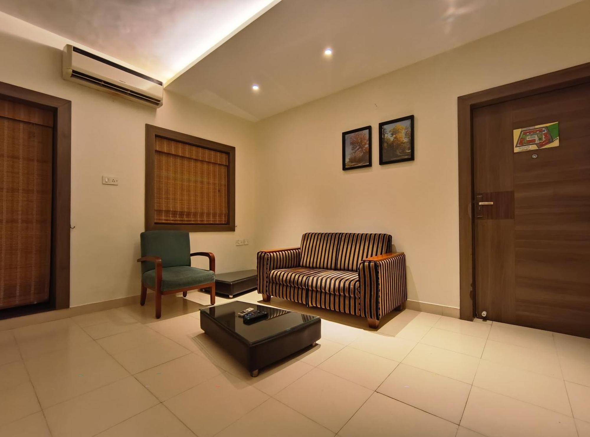 Golden Landmark Green Valley Beach Resort Dona Paula Esterno foto