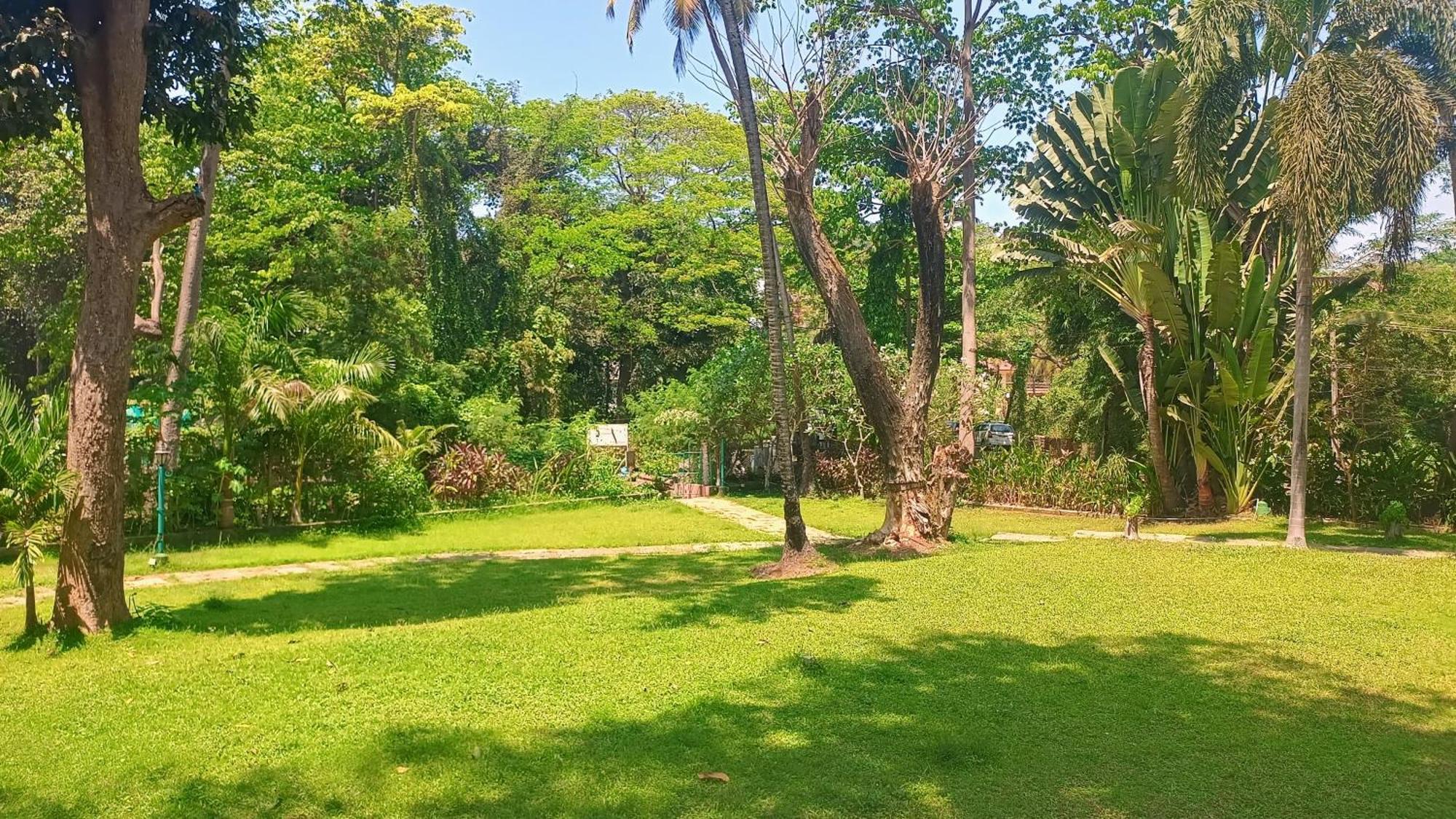 Golden Landmark Green Valley Beach Resort Dona Paula Esterno foto
