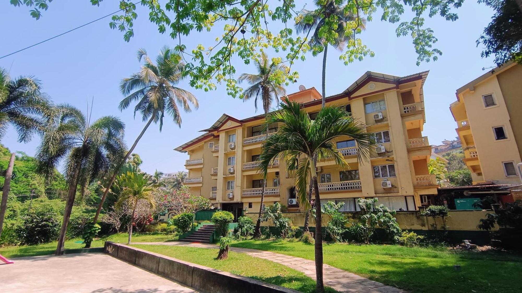 Golden Landmark Green Valley Beach Resort Dona Paula Esterno foto