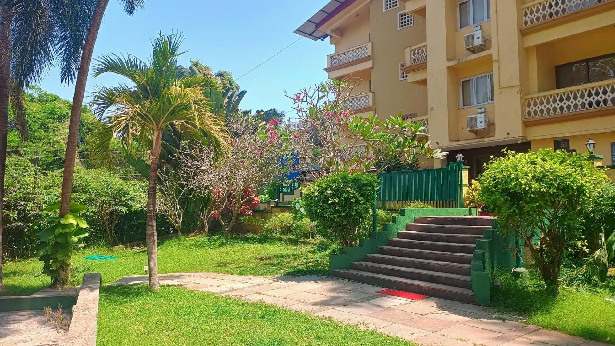 Golden Landmark Green Valley Beach Resort Dona Paula Esterno foto