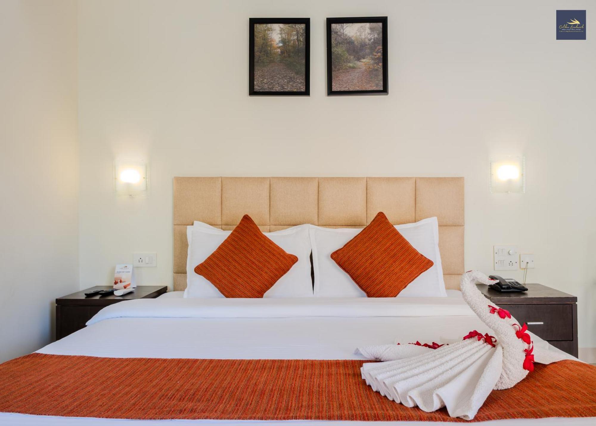 Golden Landmark Green Valley Beach Resort Dona Paula Esterno foto