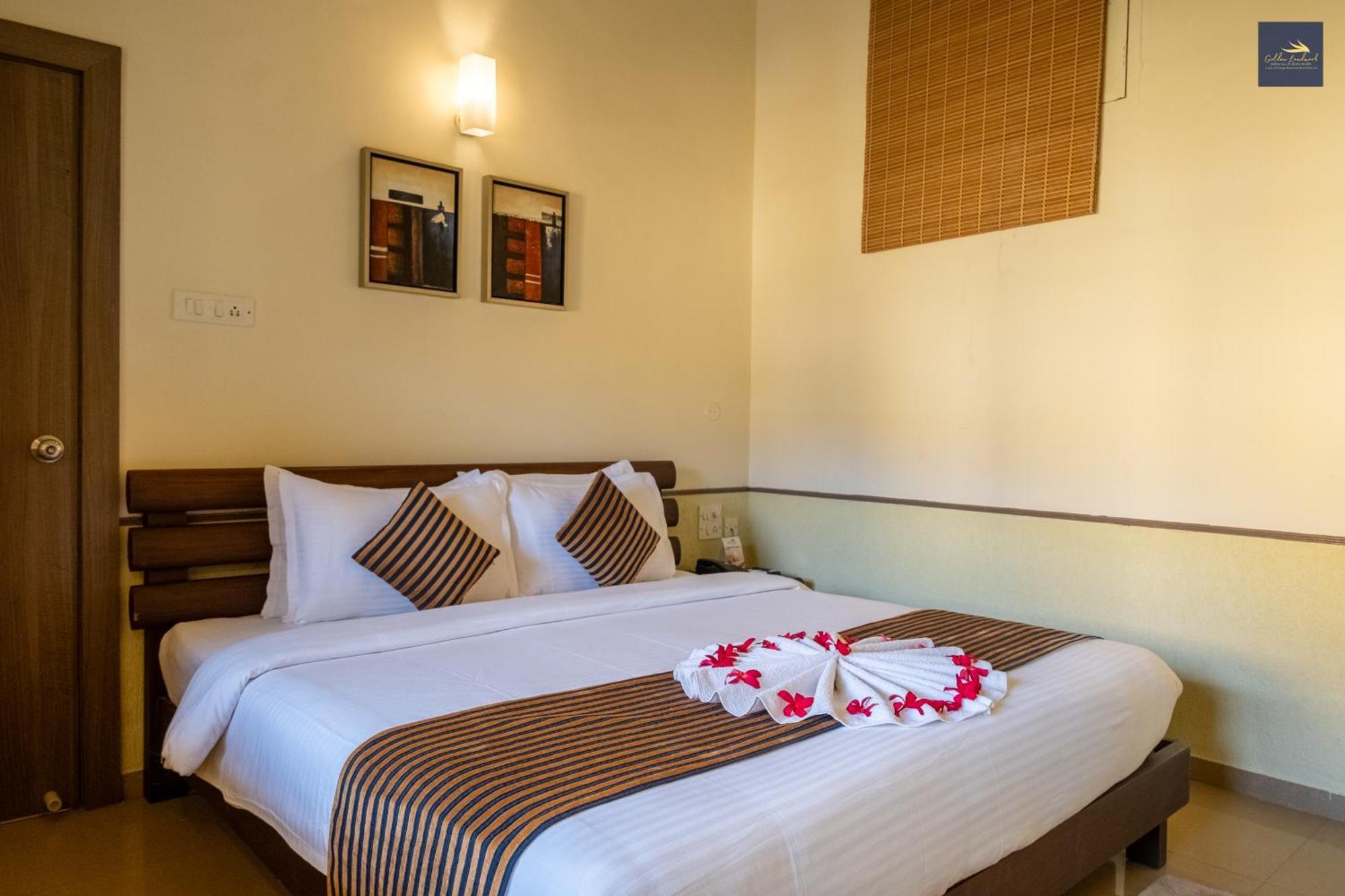 Golden Landmark Green Valley Beach Resort Dona Paula Esterno foto