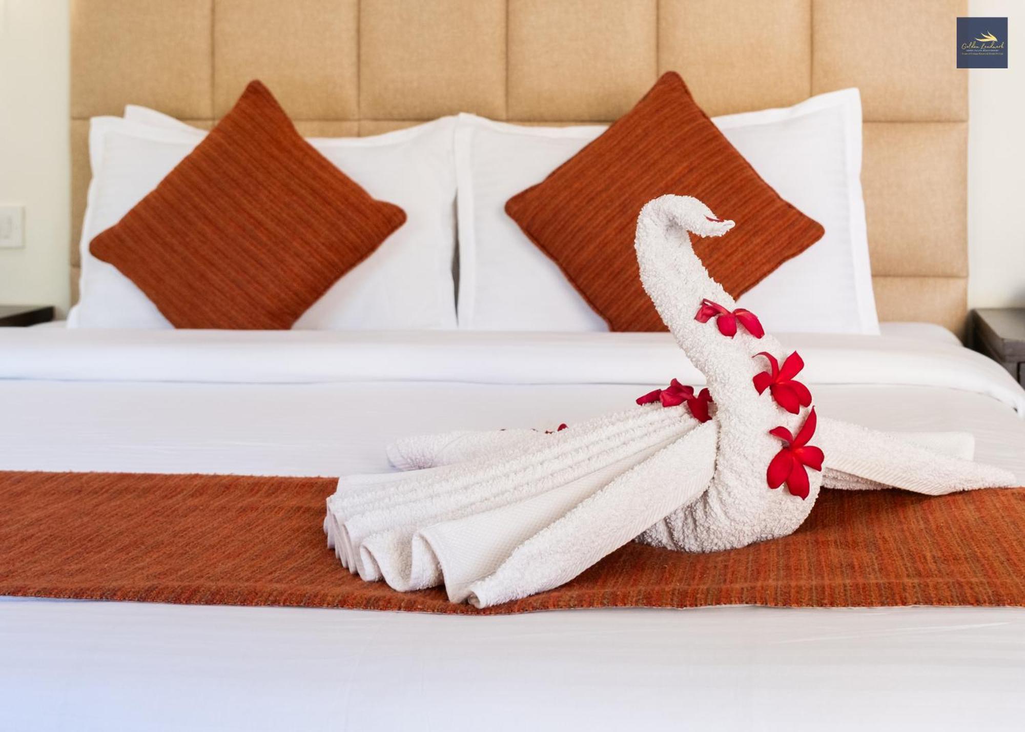 Golden Landmark Green Valley Beach Resort Dona Paula Esterno foto